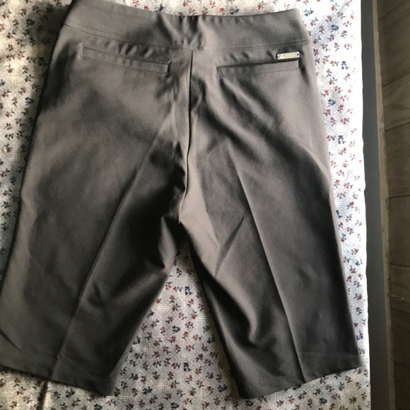 Womens Adidas Golf Shorts 🏌️‍♀️ - Picture 2 of 5